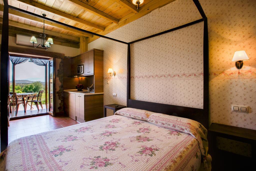 Apartamentos El Jardin Del Poeta Гихо-де-Гранадилья Номер фото