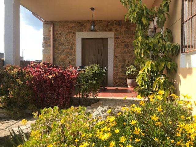 Apartamentos El Jardin Del Poeta Гихо-де-Гранадилья Номер фото
