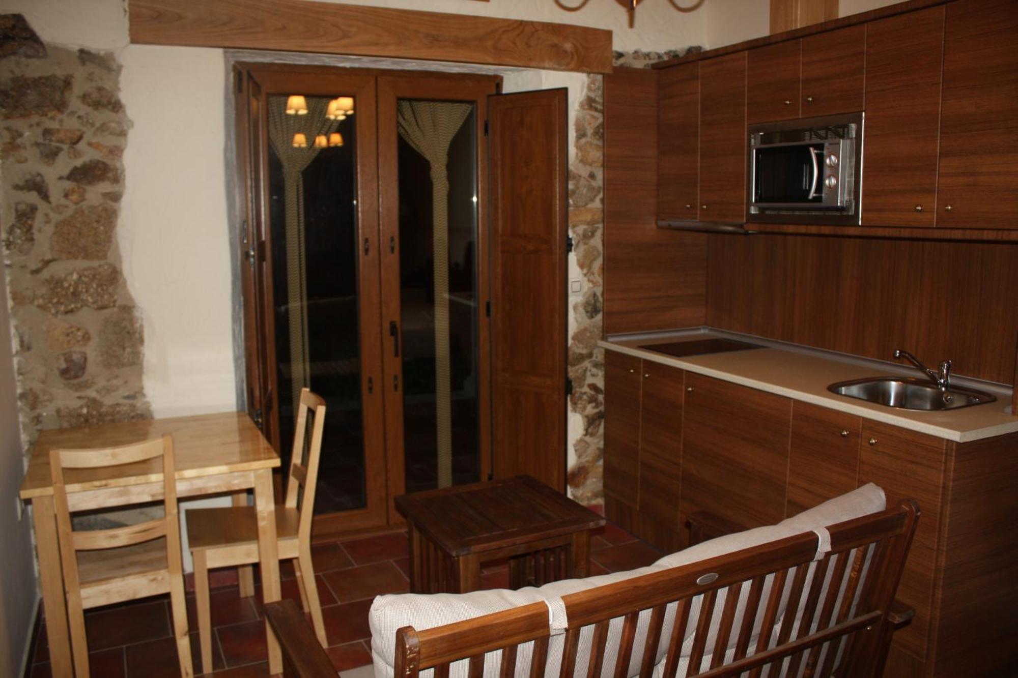 Apartamentos El Jardin Del Poeta Гихо-де-Гранадилья Экстерьер фото