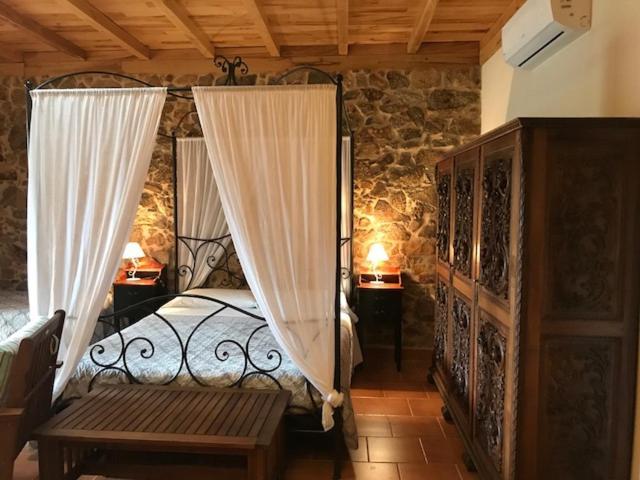 Apartamentos El Jardin Del Poeta Гихо-де-Гранадилья Номер фото
