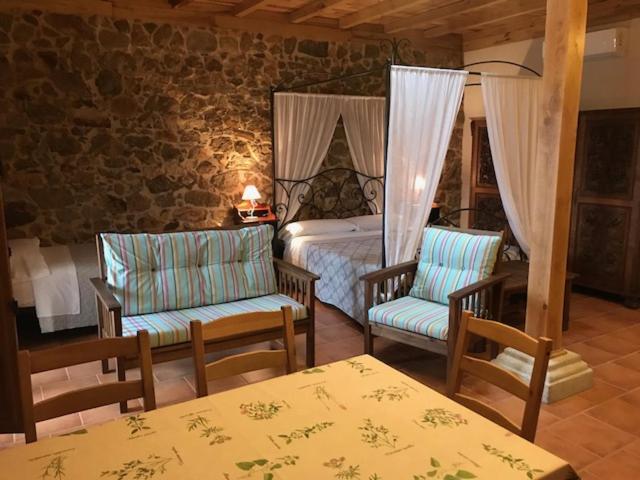 Apartamentos El Jardin Del Poeta Гихо-де-Гранадилья Номер фото