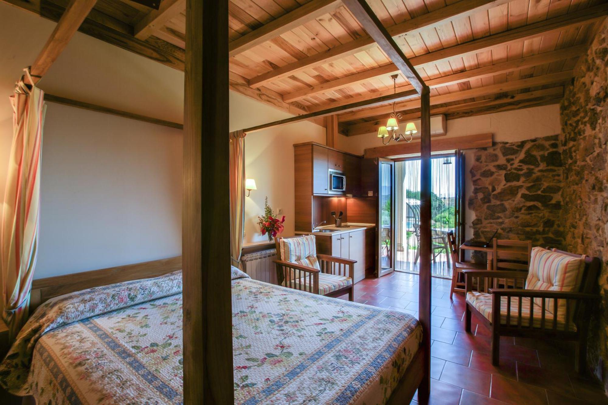 Apartamentos El Jardin Del Poeta Гихо-де-Гранадилья Номер фото