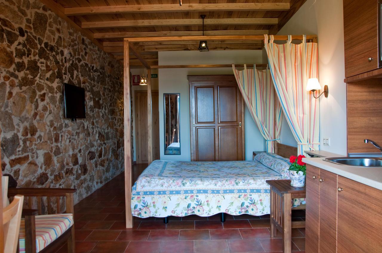 Apartamentos El Jardin Del Poeta Гихо-де-Гранадилья Экстерьер фото
